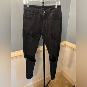 Women's Black Distressed Jeans‎